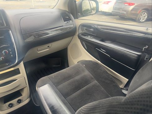Used 2019 Dodge Grand Caravan SE w/ UConnect Hands-Free Group FWD image 21