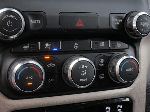 Used 2019 RAM 1500 Laramie AWD/4WD image 23