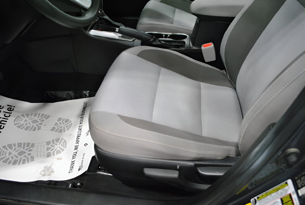 Used 2017 Toyota Corolla LE FWD image 8