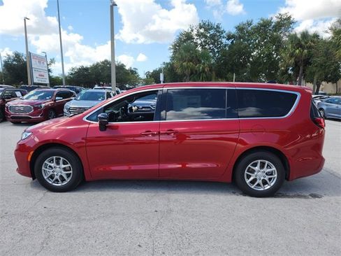 New 2026 Chrysler Pacifica Select image 7