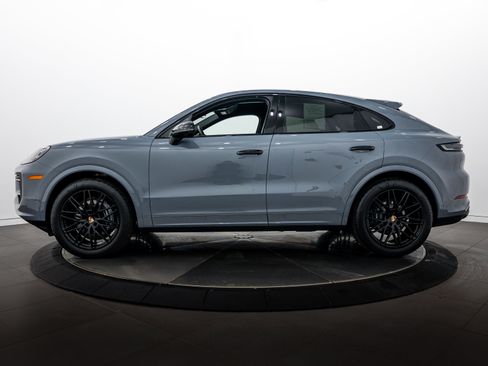 Certified 2026 Porsche Cayenne Coupe AWD/4WD image 2