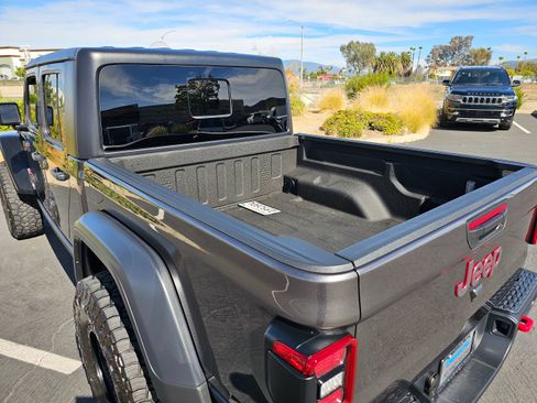 Used 2024 Jeep Gladiator Rubicon w/ Technology Group AWD/4WD image 20