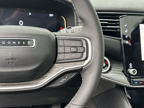 Used 2024 Jeep Wagoneer L Series III w/ Premium Group I image 29