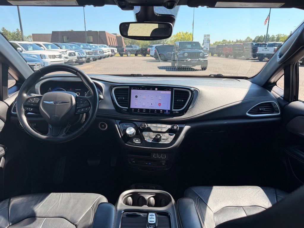 Used 2021 Chrysler Pacifica Touring-L w/ Uconnect Theater Family Group AWD/4WD image 32