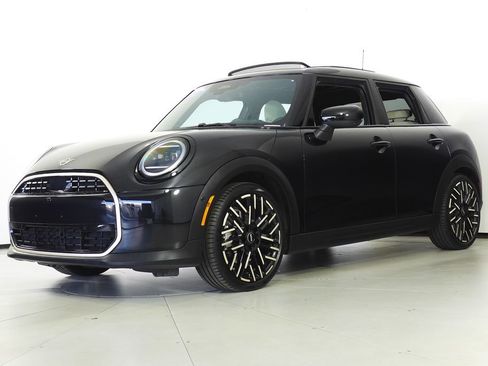 Certified 2025 MINI Cooper 4-Door Hardtop image 2