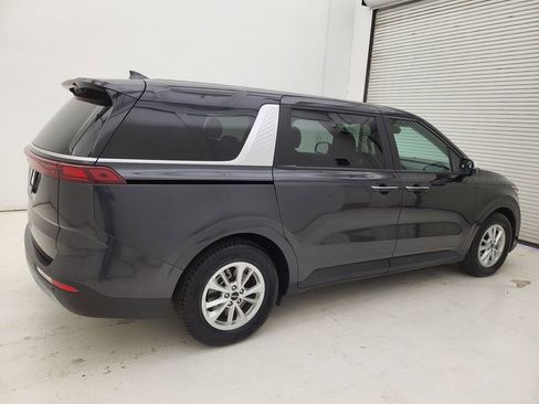 Used 2024 Kia Carnival LX image 17