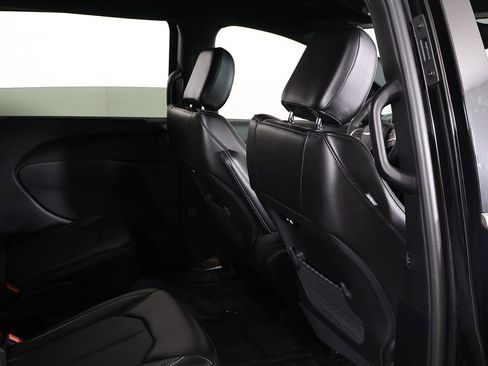 Used 2025 Chrysler Pacifica Select image 26