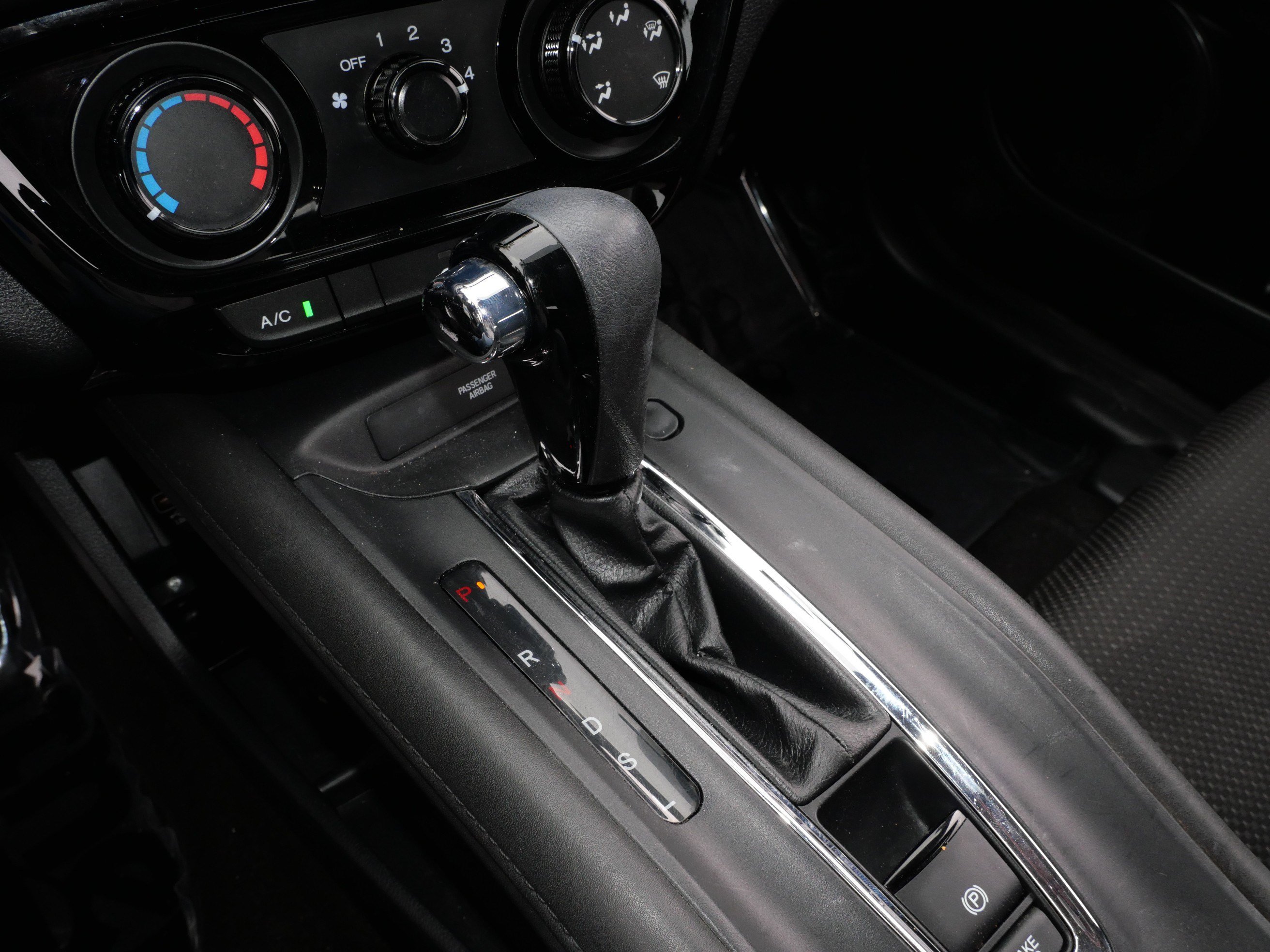 Certified 2019 Honda HR-V LX image 24
