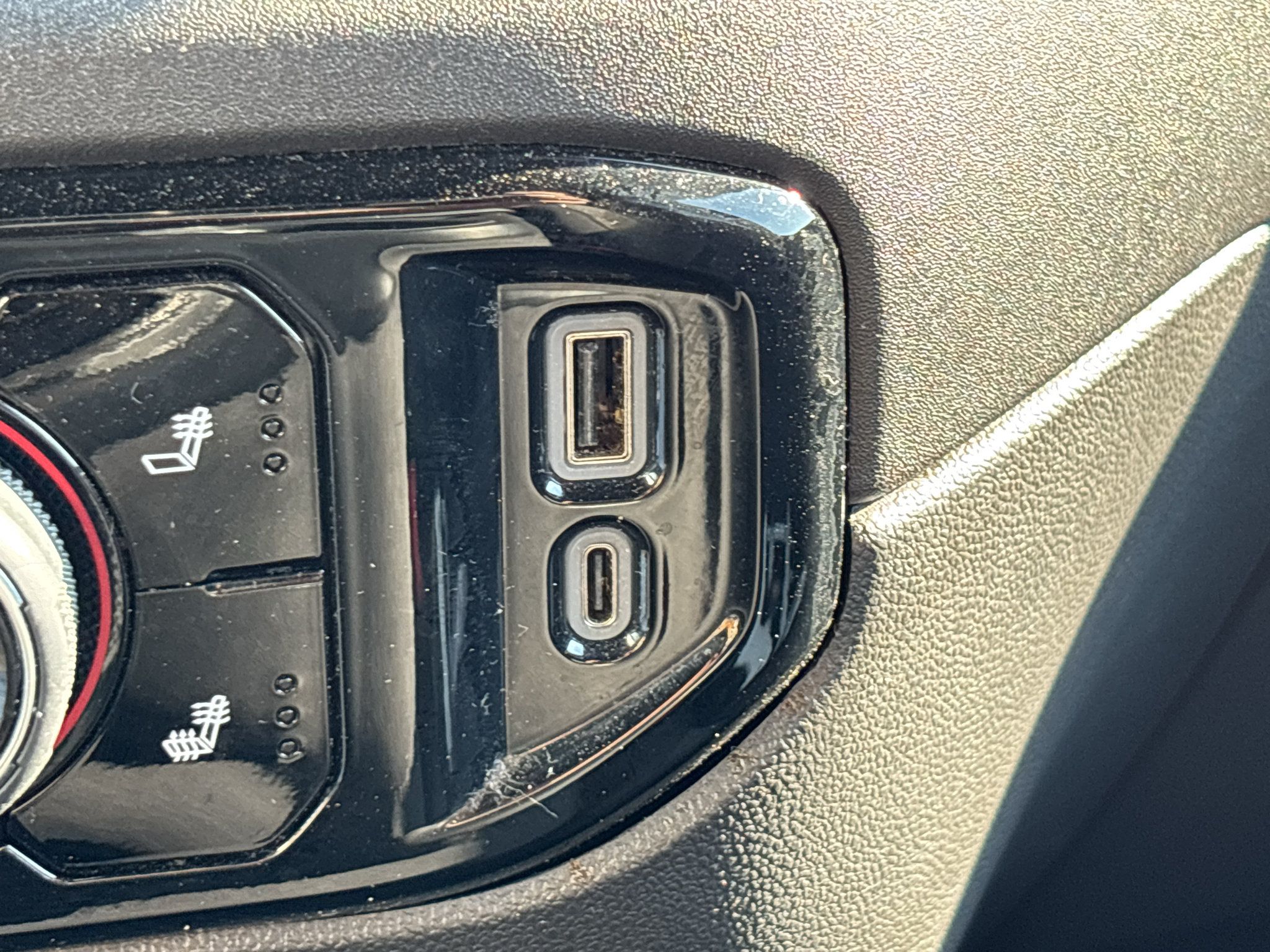 Used 2025 Chevrolet Silverado 1500 LT AWD/4WD image 25
