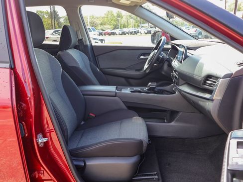 Used 2023 Nissan Rogue SV image 8