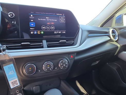 Used 2024 Chevrolet Trax LS w/ LS Convenience Package image 17