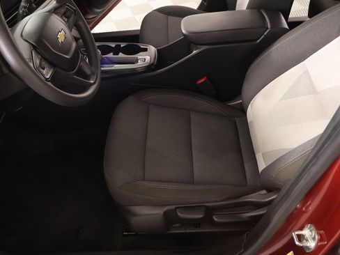 Used 2025 Chevrolet Trax LS w/ LS Convenience Package image 11