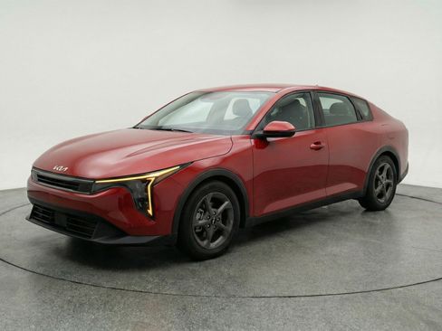 Used 2025 Kia K4 LXS image 3