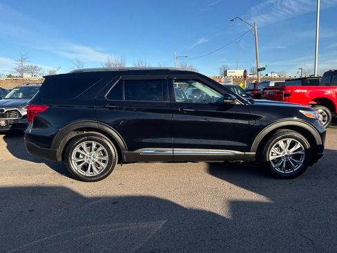 Used 2023 Ford Explorer Limited w/ Limited Technology Package image 12