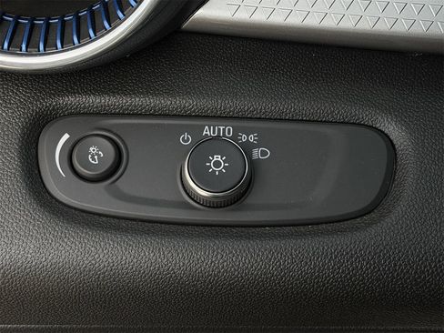 Certified 2025 Chevrolet Trax LT w/ LT Convenience Package image 23