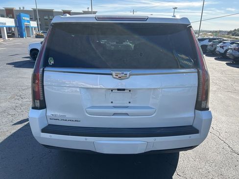 Used 2019 Cadillac Escalade ESV Premium Luxury image 6