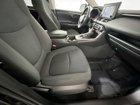Used 2019 Toyota RAV4 LE FWD image 30