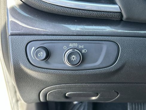 Used 2021 Buick Encore Preferred FWD image 18