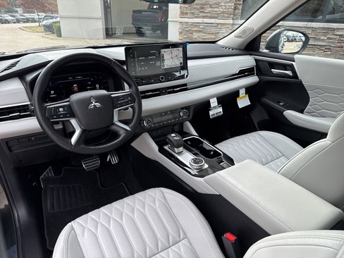 New 2026 Mitsubishi Outlander SEL image 6
