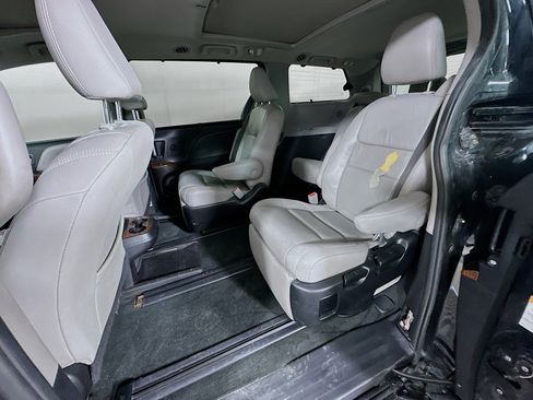 Used 2016 Toyota Sienna Limited FWD image 24