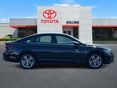 Used 2024 Volkswagen Jetta SE FWD image 6