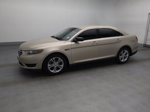 Used 2018 Ford Taurus SE FWD image 2