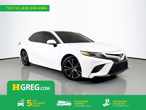 Used 2020 Toyota Camry SE image 1