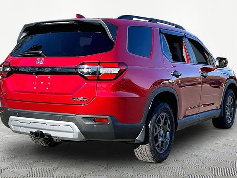 Used 2025 Honda Pilot TrailSport image 6