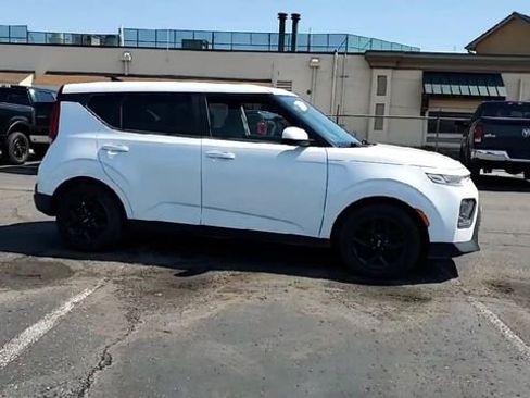 Used 2020 Kia Soul S FWD image 9