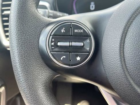 Used 2024 Kia Soul LX w/ LX Technology Package FWD image 21