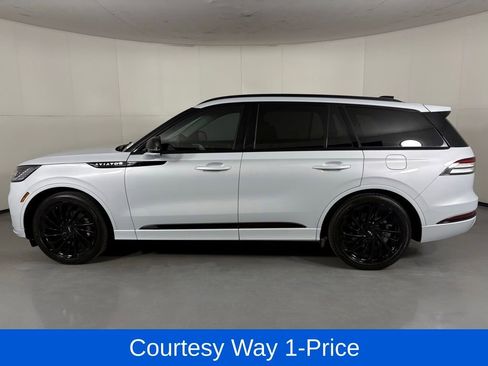 Used 2025 Lincoln Aviator Reserve w/ Equipment Group 201A AWD/4WD image 6