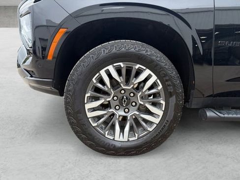 Used 2025 Chevrolet Suburban Z71 AWD/4WD image 23