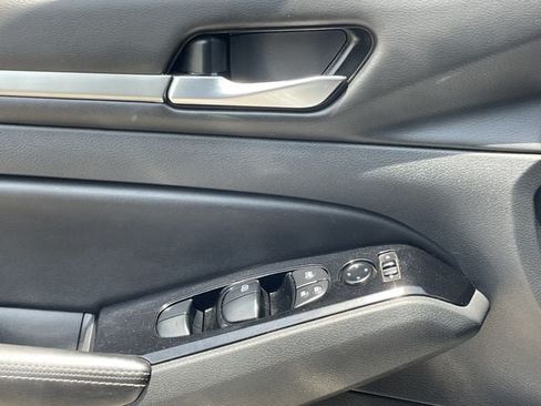 Used 2023 Nissan Altima 2.5 SV FWD image 23