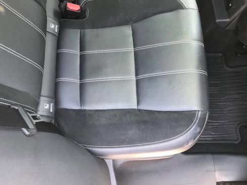 Used 2018 Land Rover Range Rover Velar R-Dynamic SE image 13