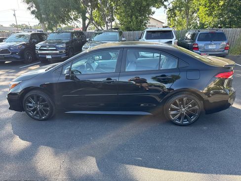 Used 2025 Toyota Corolla SE FWD image 3