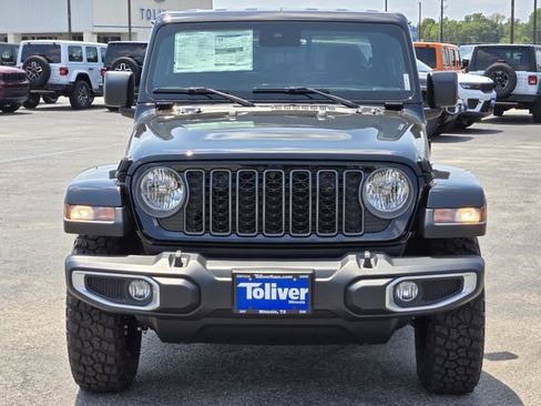New 2025 Jeep Gladiator Sport image 3
