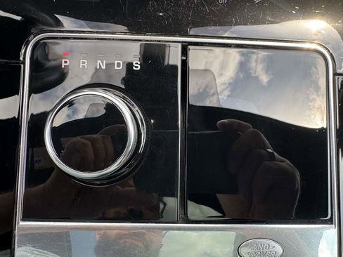 Used 2019 Land Rover Range Rover Velar R-Dynamic SE AWD/4WD image 18