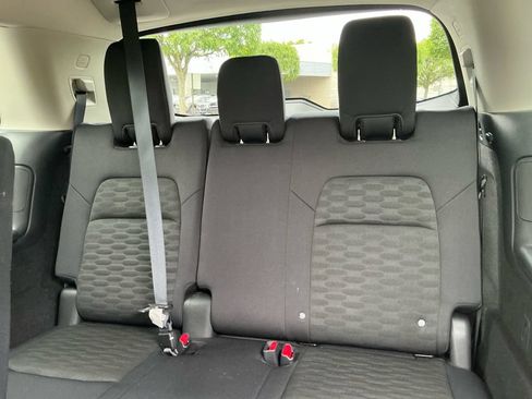 Used 2025 Nissan Pathfinder SV AWD/4WD image 32