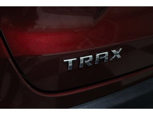 Used 2025 Chevrolet Trax LT w/ LT Convenience Package image 18