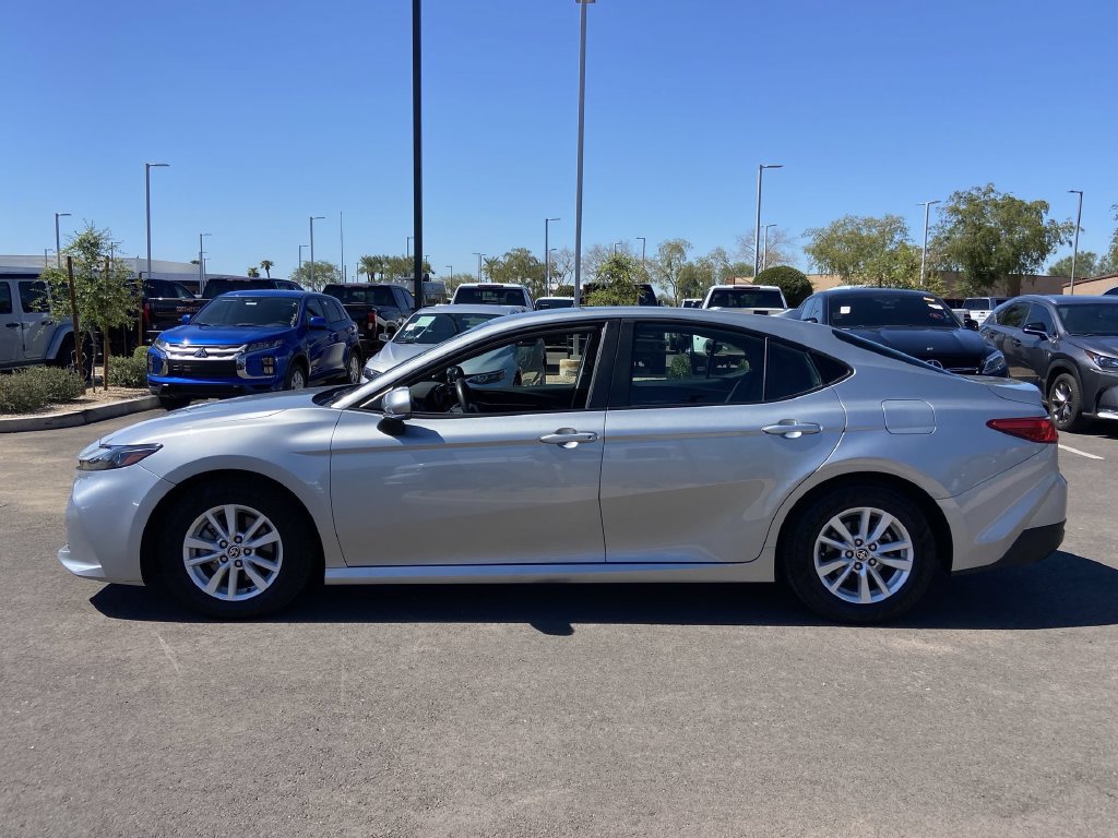 Used 2025 Toyota Camry LE FWD image 4