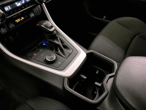 Used 2022 Toyota RAV4 SE w/ Convenience Package image 16