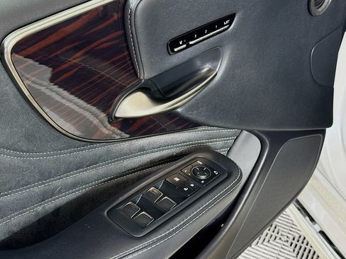 Used 2019 Lexus LS 500 RWD image 18