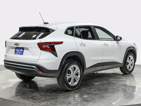 Used 2025 Chevrolet Trax LS FWD image 7