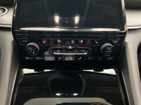 Used 2023 Jeep Grand Cherokee 30th Anniversary AWD/4WD image 21