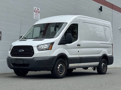 Used 2017 Ford Transit 250 250 3dr SWB Medium Roof Cargo image 2