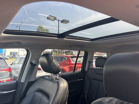 Used 2024 Jeep Grand Cherokee L Limited w/ Luxury Tech Group II image 24