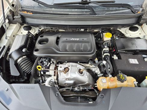 Used 2019 Jeep Cherokee Trailhawk AWD/4WD image 33