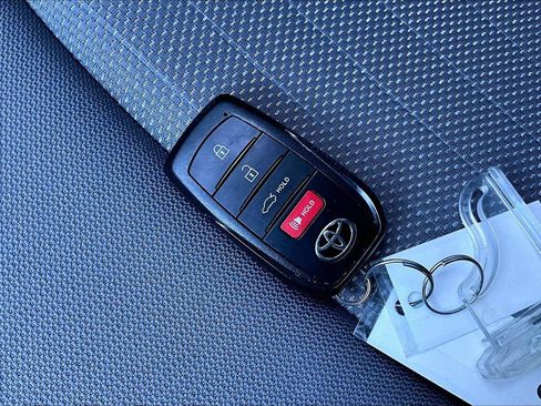 Used 2025 Toyota Corolla SE image 11