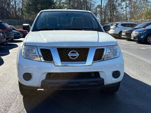 Used 2017 Nissan Frontier SV image 3