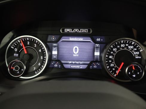Used 2019 RAM 1500 Laramie AWD/4WD image 10